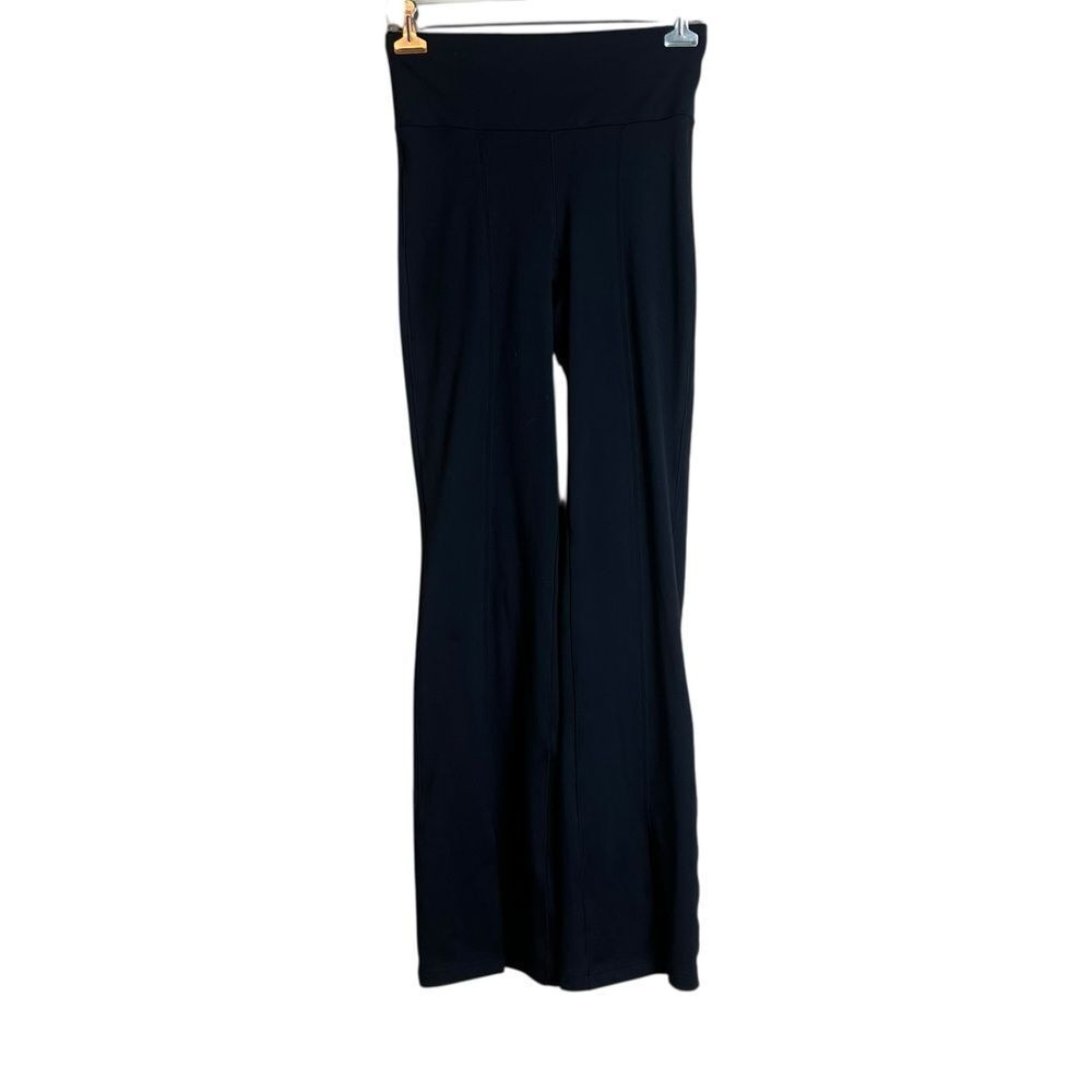 Gap fit black eclipse‎ flare leggings. Size xs